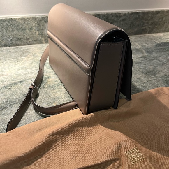 NWT Toteme T-flap handbag - can be used as crossbody or clutch. Dust bag incl. - Picture 5 of 6